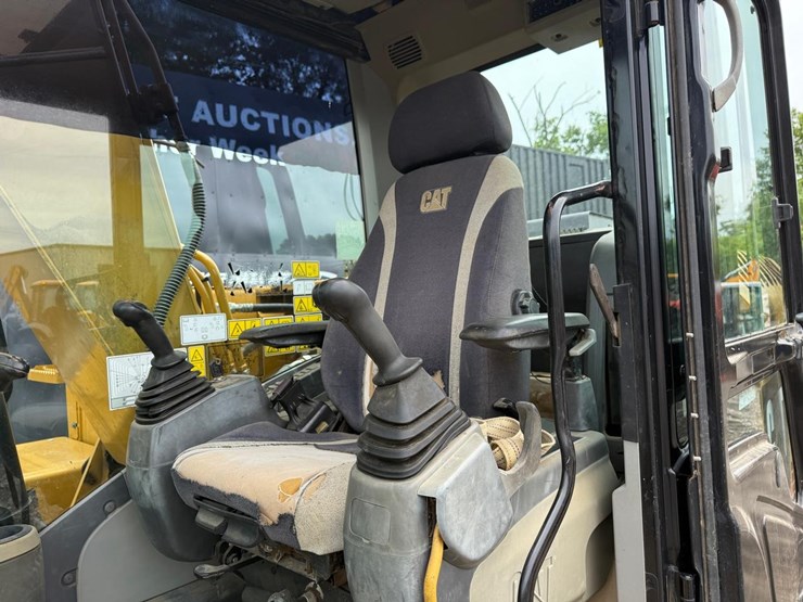 2015-caterpillar-313flgc-image-22