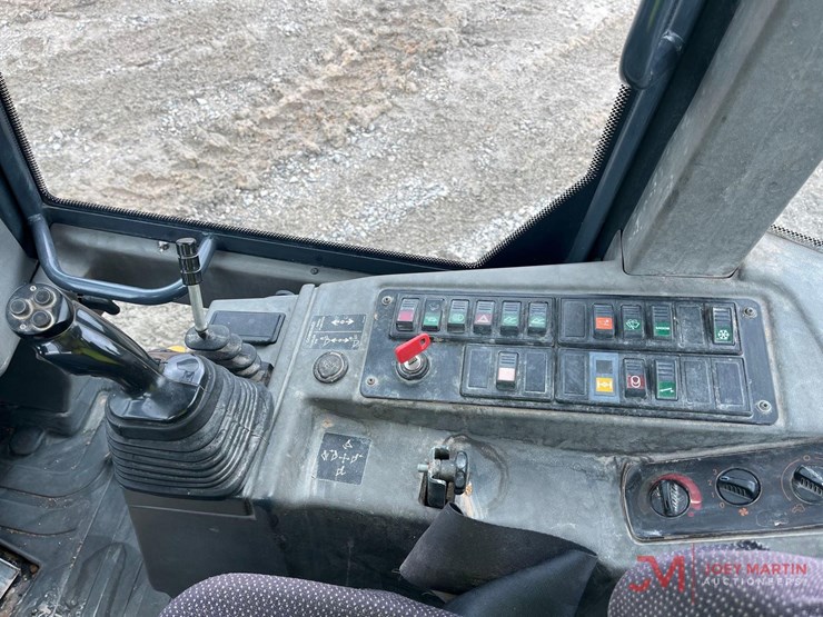 deere-244j-image-17