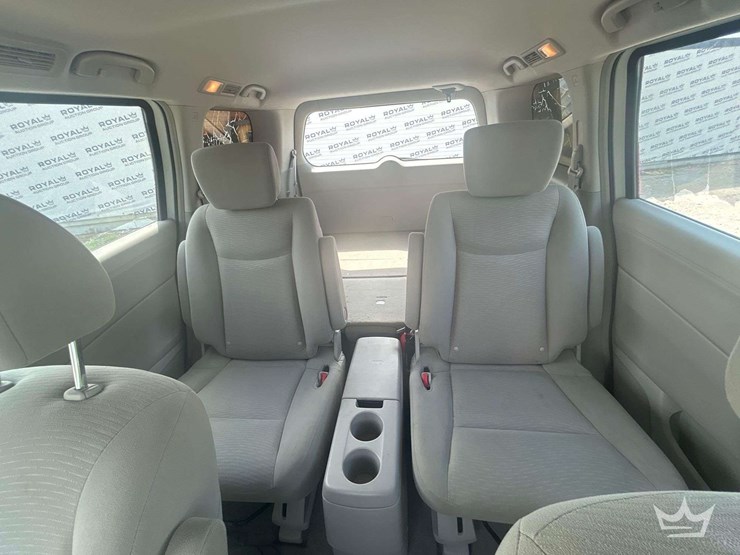 2015-nissan-quest-image-19