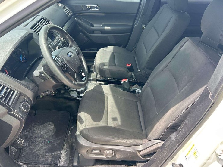 2018-ford-explorer-image-16