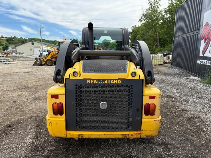 2015-new-holland-l230-image-3