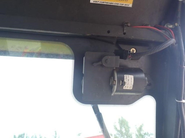 2011-john-deere-1023e-image-50