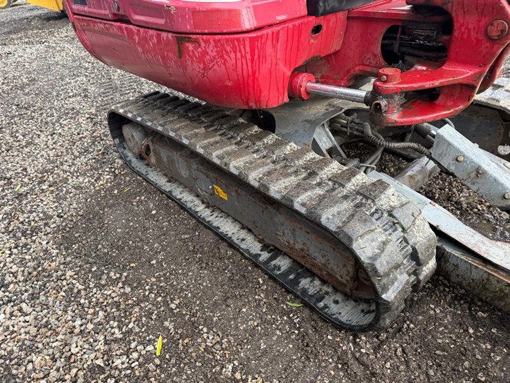 2017-takeuchi-tb230-image-11