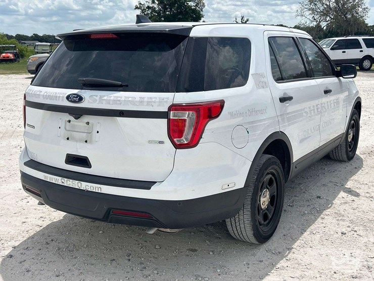 2018-ford-explorer-image-3