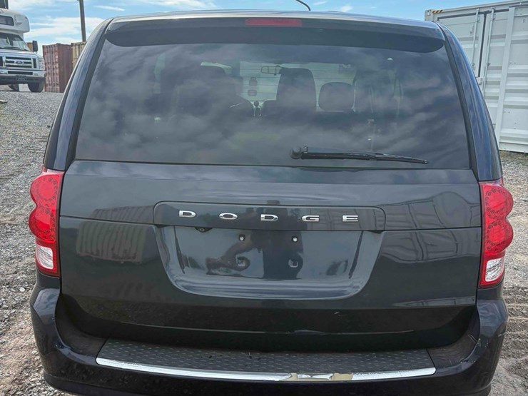 2014-dodge-caravan-image-5