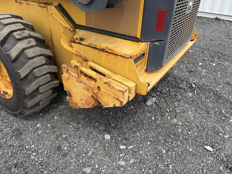 deere-330g-image-12