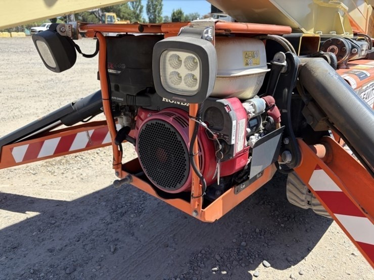2016-jlg-x500aj-image-11