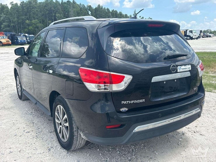 2016-nissan-pathfinder-image-4