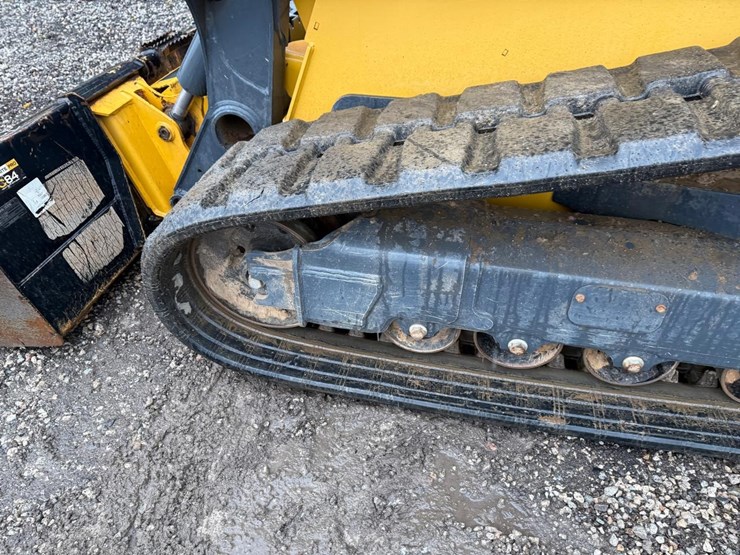 2021-deere-331g-image-18