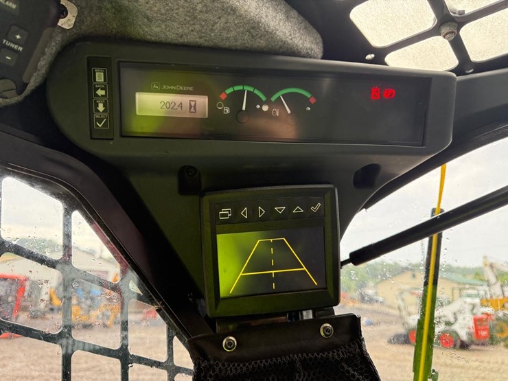 2021-deere-331g-image-23