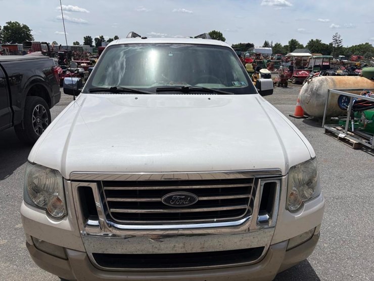 2010-ford-explorer-image-4