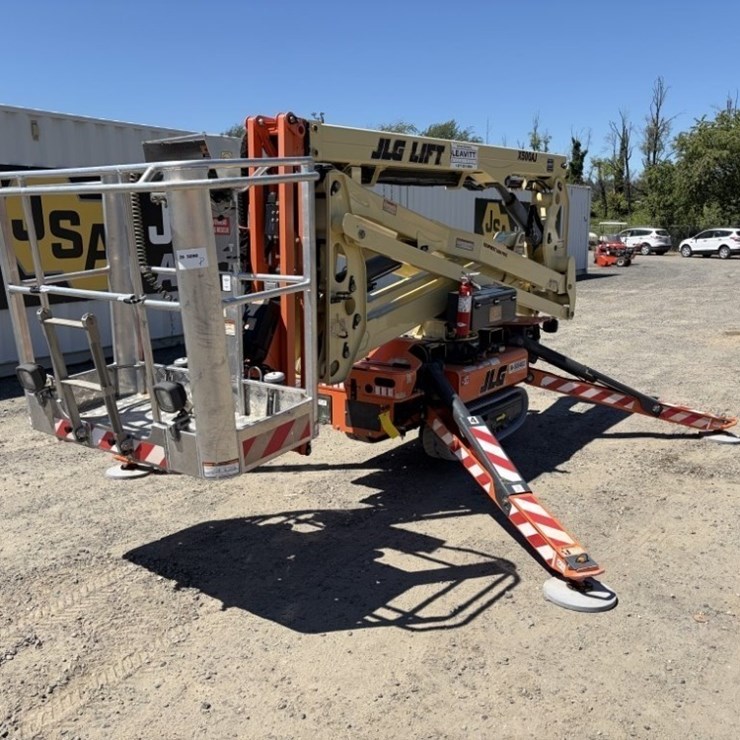 2016 JLG X500AJ