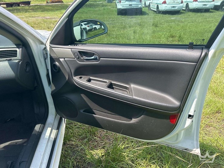2014-chevrolet-impala-sedan-image-23