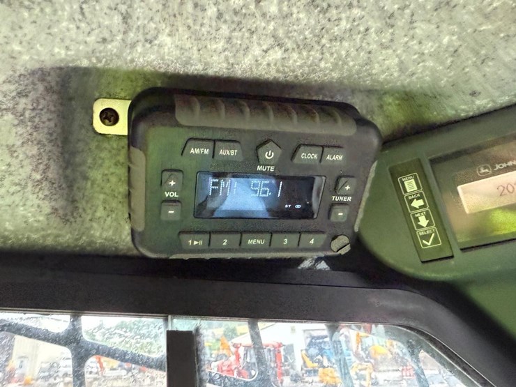 2021-deere-331g-image-25