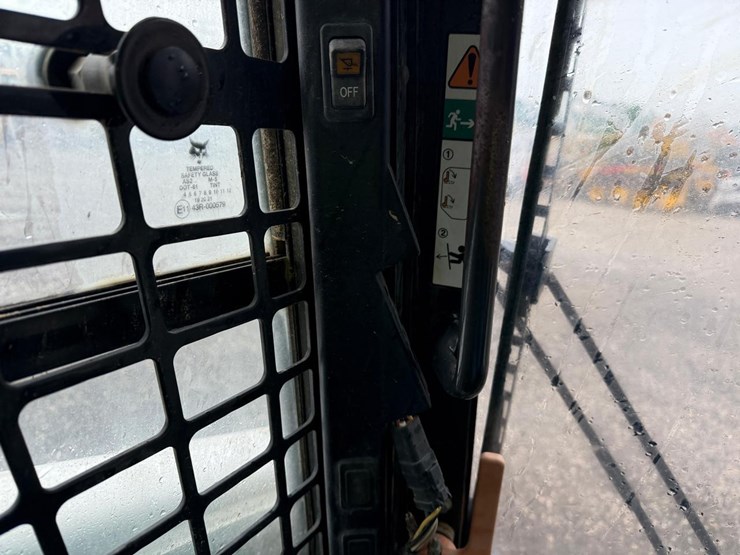 2018-bobcat-s650-image-23