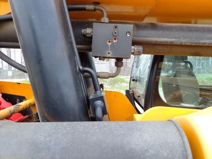 2010-jcb-510-56-image-52