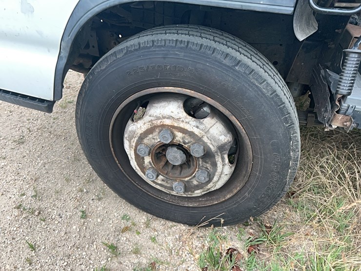 2006-isuzu-nqr-image-9