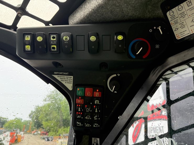 2021-deere-331g-image-22
