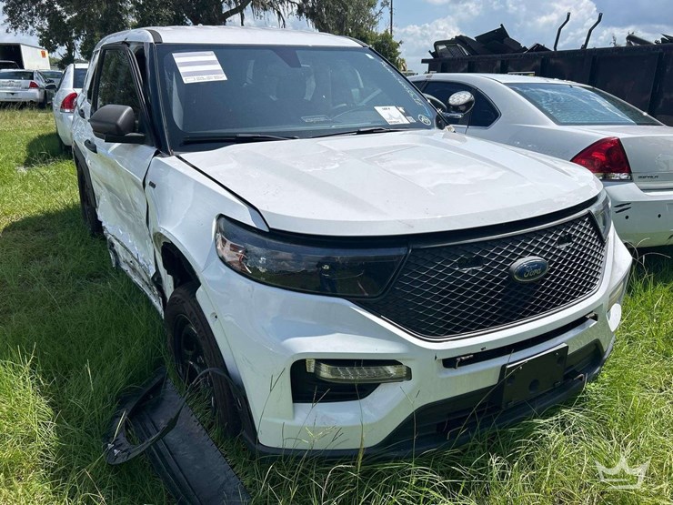 2020-ford-explorer-image-3
