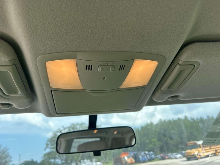 2015-nissan-quest-image-17