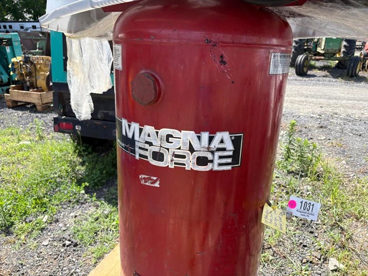 60gal-240v-air-compressor-image-3