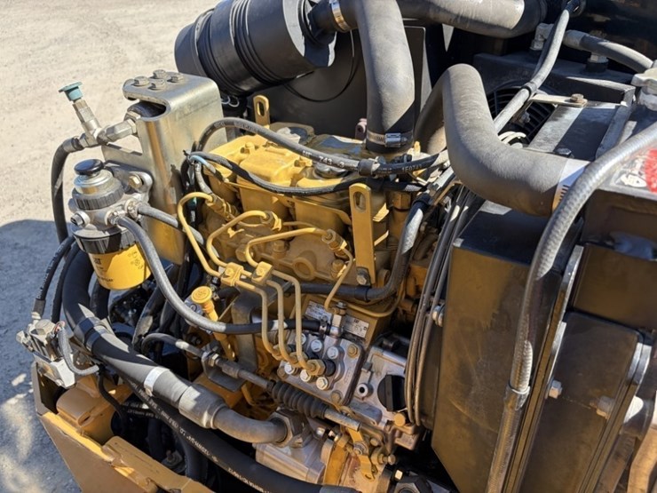 2009-caterpillar-cb24-image-12