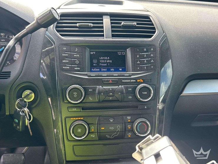 2016-ford-explorer-image-16