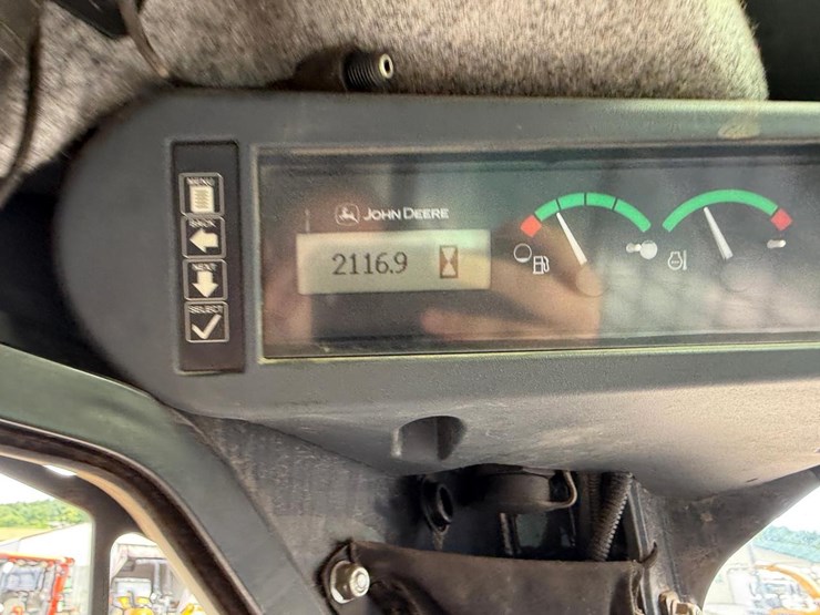 2016-deere-323e-image-24