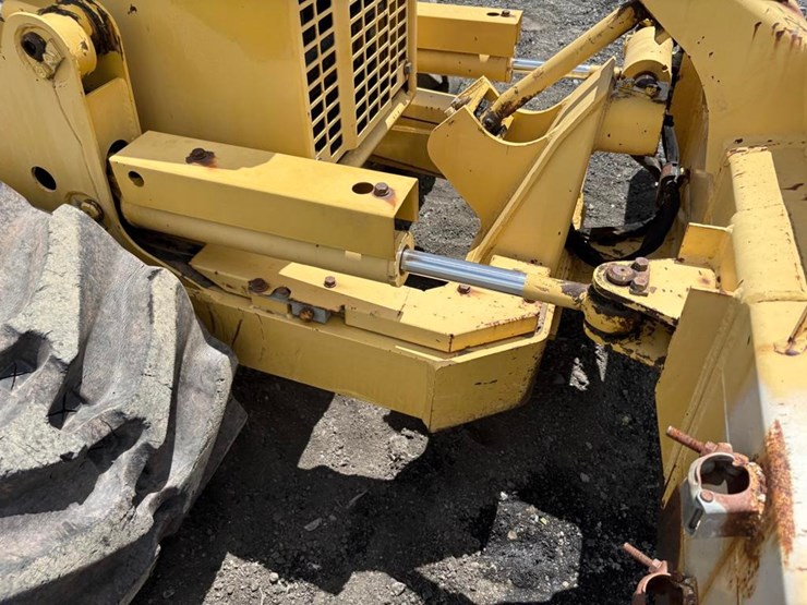 2012-komatsu-d21p-image-7