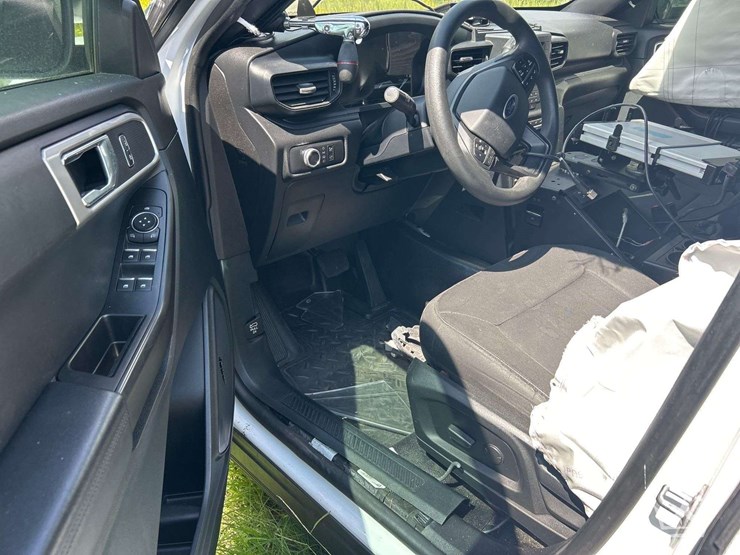 2020-ford-explorer-image-7