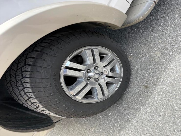 2010-ford-explorer-image-9