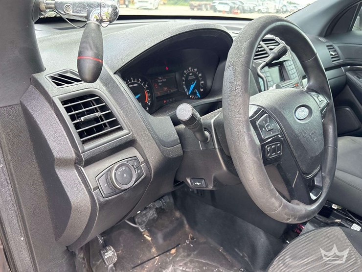 2017-ford-explorer-image-13