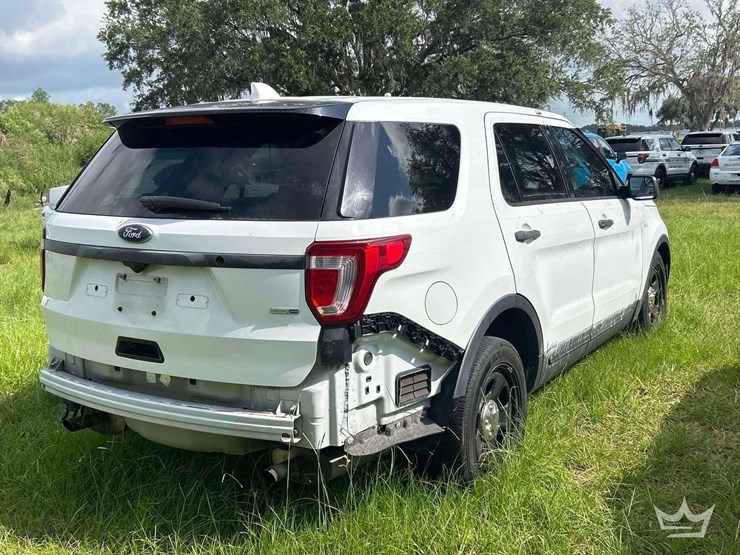 2016-ford-explorer-image-3