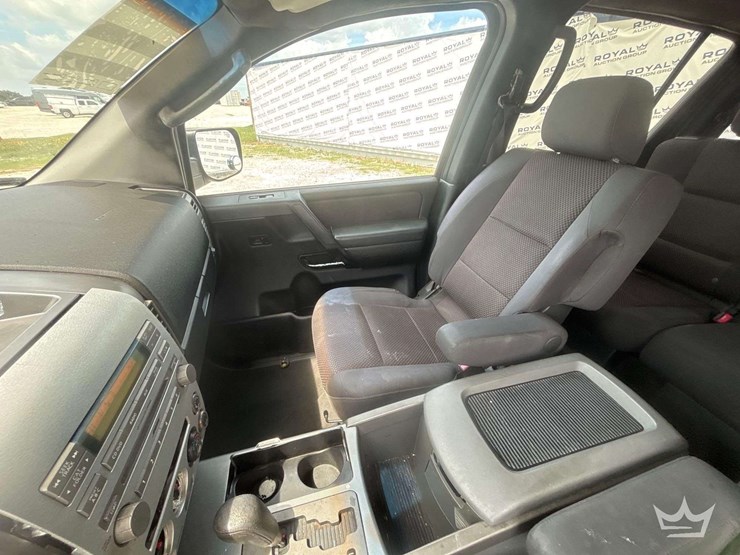 2006-nissan-armada-image-19