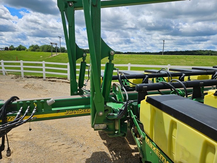 john-deere-1770-image-11