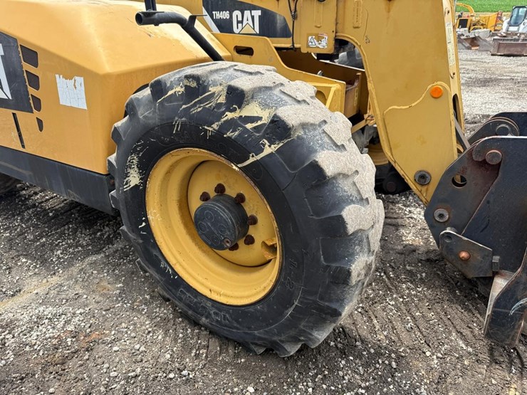 caterpillar-th406-image-12