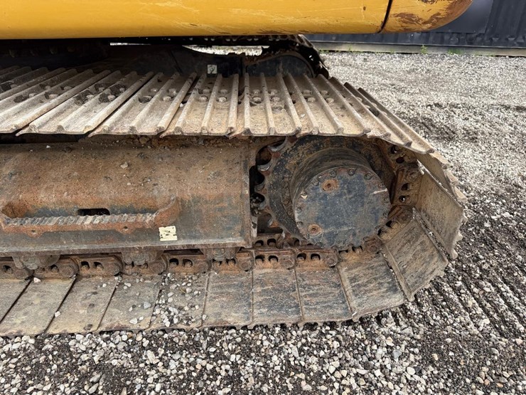 2015-caterpillar-313flgc-image-21