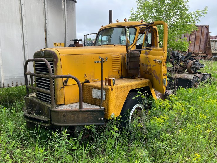 #1632-•-international-harvestor-day-cab-semi-(no-title)-(for-parts-only)-image-1