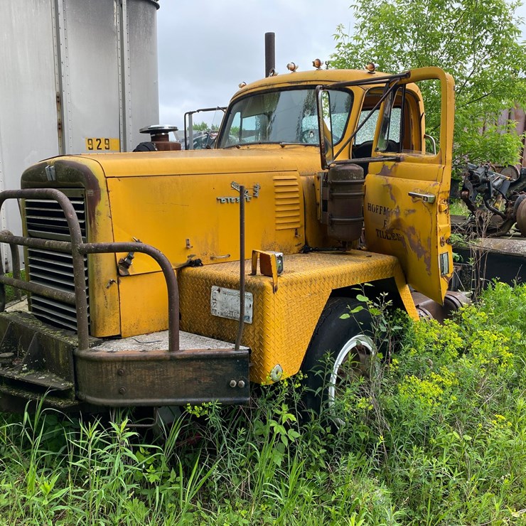 #1632 • International Harvestor Day Cab Semi (No Title) (For Parts Only)