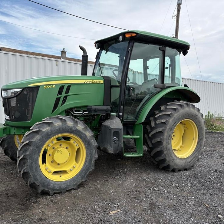 JOHN DEERE 5100E