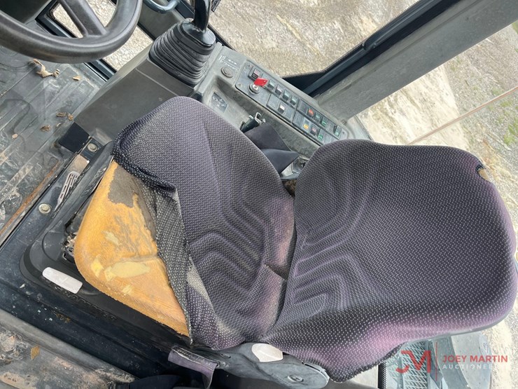 deere-244j-image-16