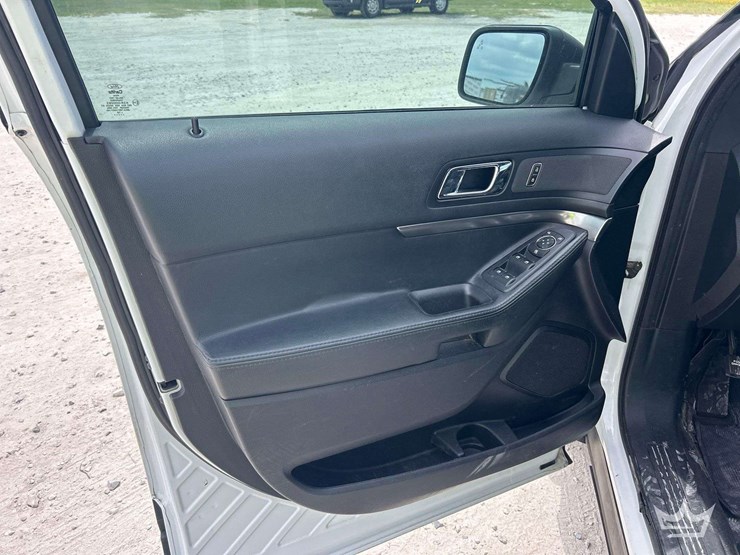 2018-ford-explorer-image-15