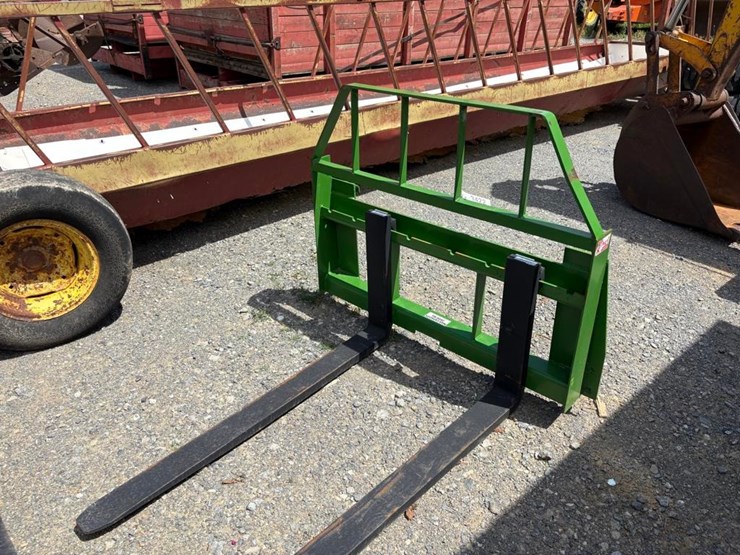 john-deere-kivel-pallet-fork-attachment-image-2