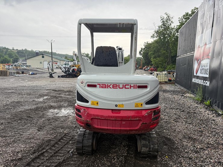 2017-takeuchi-tb230-image-3