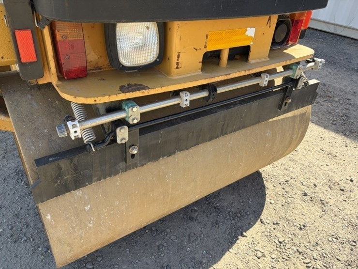 2009-caterpillar-cb24-image-10