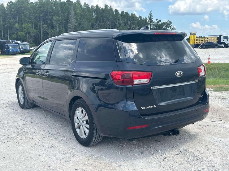 2017-kia-sedona-image-4