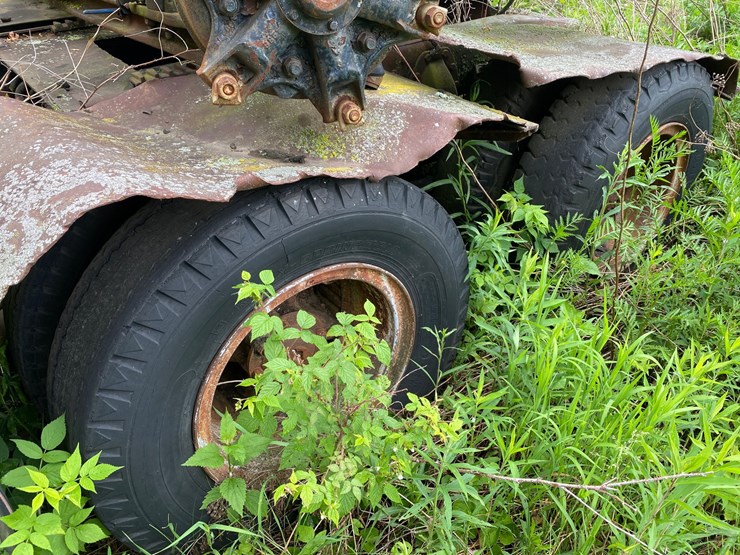 #1632-•-international-harvestor-day-cab-semi-(no-title)-(for-parts-only)-image-12