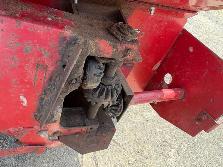 new-holland-355-image-10