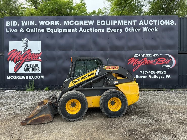 2015-new-holland-l230-image-1