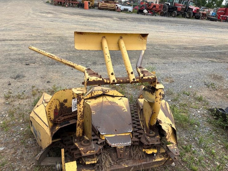 new-holland-824-image-2